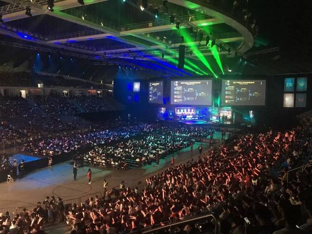 并推出了与 并推出了与